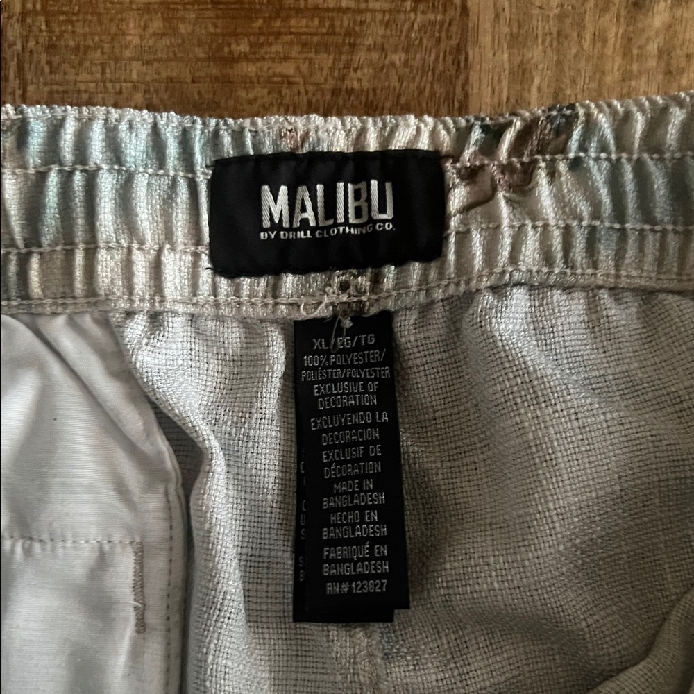 Men's Artistic Print Shorts - Picture 3 of 4